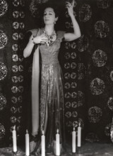 Elsie Houston (1902-1943), Brazilian singer, full-length portrait, Carl Van Vechten, 1940