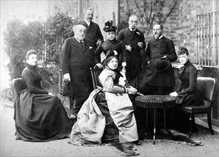 Cheen House, 1877, la Reine Isabelle II d'Espagne et son entourage
