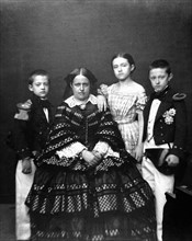 The Countess of Aquila with her children