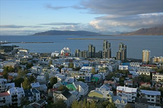 Islande, Reykjavik, vue aérienne vers la mer