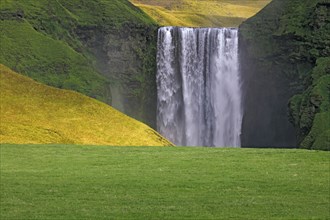 Islande, la cascade de Skogafoss