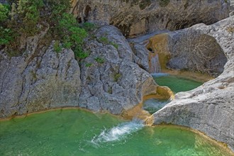 France, Gard(30) Navacelles, les Aiguières, cascades et cavités creusées par la rivière dans le lit