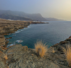 Espagne, Iles Canaries, Grande Canarie, Agaete, Puerto de Las Nieves vue depuis les falaises d'EI /