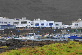 Espagne, Iles Canaries, Lanzarote, Haria, port de pêche de Orzola / Spain, Canary Islands,
