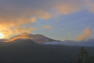 Espagne, iles Canaries, Tenerife, parc National du Teide, paysage avec le volcan du Teide au