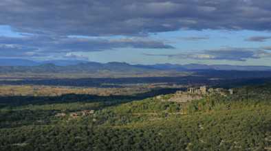 France, Gard(30) Allègre-les-Fumades, le château classé MH, espace naturel Natura 2000, les