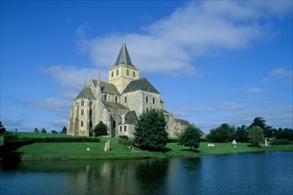 France, Normandie, sud Manche, abbaye de cerisy la foret, architecture romane, etang, reflet,
