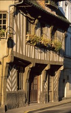 France, Normandie, calvados, pays d'auge, orbec, grande rue, maison a pans de bois, colombages,