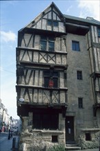 France, Basse Normandie, calvados, bayeux, la plus vieille maison de la ville a l'angle des rues saint martin et des cuisiniers, pans de bois, colombages, medieval, encorbellement,