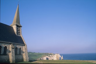 France, Normandie, Seine Maritime, etretat, falaise, arche, aiguille, falaise d'aval depuis la chapelle ND de la garde,