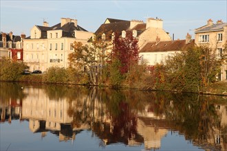 France, Normandie, calvados, caen, canal parallele a l'orne, avenue de tourville, maisons, reflet dans l'eau,