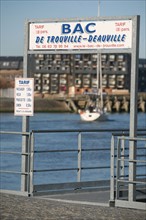 France, Basse Normandie, calvados, cote fleurie, deauville, port de plaisance, bassin des visiteurs, voilier, embarcadere bac de trouville deauville, traversee,