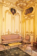 France, Paris 7e, hotel particulier, hotel de seignelay, 80 rue de lille, bureau du ministre, lambris dores, mobilier,