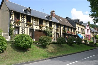 France, Haute Normandie, eure, le bec hellouin, maisons du village, colombage, pans de bois,