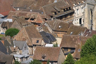 France, Haute Normandie, eure, les andelys, panorama sur la boucle de Seine et les andelys depuis les hauteurs de chateau gaillard, toits de tuiles,