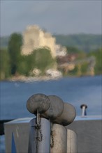 France, Normandie, eure, vernon, remontee de Seine a bord d'un pousseur de barge, effet de la fumee de la cheminee, transport fluvial,