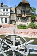 France, Haute Normandie, eure, louviers, centre ville, parcours amenage au dessus de l'eau, riviere, pontons, barrage,