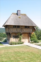 France, Haute Normandie, eure, saint sulpice de grimbouville, mairie et circuit de l'anguille, maison medievale, colombages, pans de bois, encorbellement, habitat traditionnel,