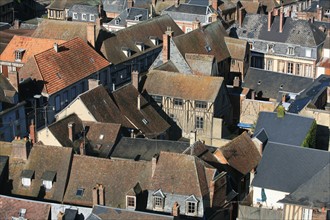 France, Haute Normandie, eure, verneuil sur avre, depuis le sommet de la tour de la madeleine eglise notre dame, toits, ville, tuiles,
