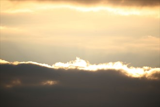 France, Haute Normandie, eure, ciel d'automne au dessus de gauciel/Evreux meteo, lever de soleil