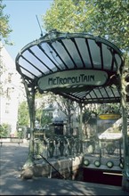 France, Paris 18e, Montmartre, station de metro Abesses, architecte Hector Guimard, verriere, RATP