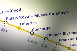 France, Paris 8e, detailplan de ligne 1du metro, a bord d'une voiture, RATP,
