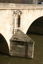 France, Paris, 1e, pont marie, Seine, detail d'une pile, niche,