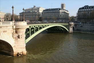 France, Paris, 1e, Seine, pont notre dame, arche metallique,