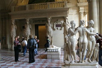 France, Paris 1er, musee du louvre, salle des cariatides, sculpteur jean goujon, renaissance, trois graces,