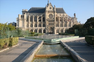 France, Paris 1e, les halles, eglise saint eustache et jardins, bassin, fontaine,