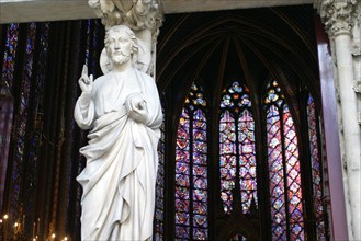 France, Paris 1e, enceinte du palais de justice, la sainte chapelle, monument historique, art gothique, 
chapelle haute, vitraux, statue du portail,