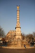 France, Paris 1e, place du chatelet fontaine et colonne,