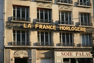 France, Paris 3e, rue beaubourg, immeuble, enseigne sur la facade, la france horlogere,