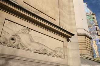 france, Paris 3e -le marais - fontaine des haudriettes - rue des archives - mur peint de Robert Combas rue des 4 fils