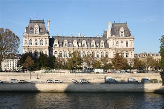 France, Paris 4e, hotel de ville depuis le quai aux fleurs, Seine, mairie de Paris, circulation, voies sur berges,