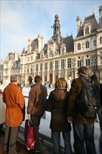 France, Paris 4e, mairie de Paris, patinoire installee place de l'hotel de ville pour les fetes de fin d'annee, public,