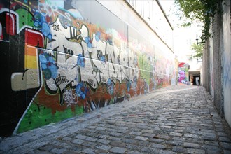 france, Paris 5e, quartier mouffetard / contrescarpe, rue mouffetard, graffiti, fresque, paves,