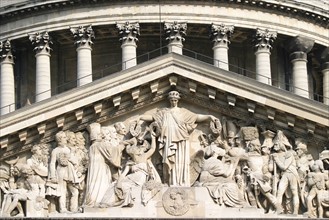 France, Paris 5e, place du pantheon, fronton et coupole du pantheon face a la rue Soufflot, fronton, colonnade,
Fronton sculpte par David d'Angers.