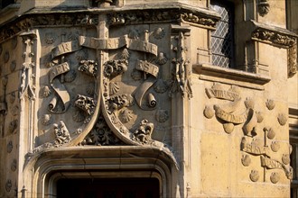 France, Paris 5e, hotel de cluny, musee du moyen age, cour d'honneur, 6 place painleve, rue du sommerard, detail ornements, tour,