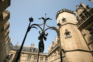 France, Paris 5e, rue du Sommerard, Hotel de Cluny, musee du moyen age, puits, tour, cour d'honneur,