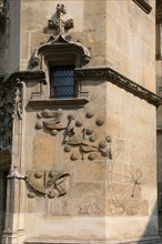 France, Paris 5e, hotel de cluny, musee du moyen age, cour d'honneur, 6 place painleve, rue du sommerard, detail ornements, tour,