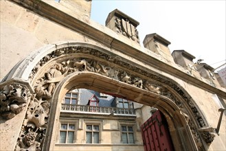 France, Paris 5e, hotel de cluny, musee du moyen age, cour d'honneur, 6 place painleve, rue du sommerard, detail ornements, tour, orche