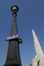 France, Paris 5e, pont de la tournelle, Seine, arche, statue, lampadaire, ciel bleu