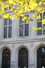 France, Paris 5e, universite de la Sorbonne Paris IV, place paul painleve, arcades, arbre,