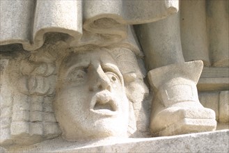 France, Paris 5e, place du pantheon, statue de pierre Corneille, detail des pieds, sculpteur georges rispail 1952,