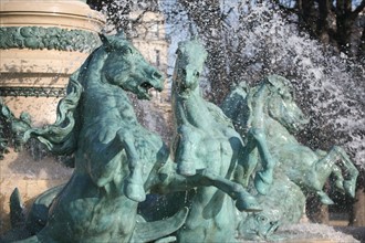 france, Paris 6e, avenue de l'observatoire, fontaine Carpeaux, les quatre parties du monde, chevaux de Fremier et globe de Legrain (1867)