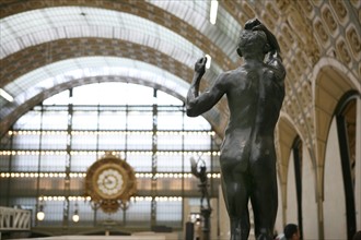 France, Paris 7e, musee d'Orsay, quai Anatole france, horloge, verriere, statue de dos,