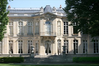 France, Paris 7e, hotel particulier, Hotel de Matignon, 56 rue de Varenne, 1er ministre, detail de mascaron de l'aile gauche de la courfacade sur jardin