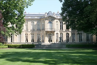 France, Paris 7e, hotel particulier, Hotel de Matignon, 56 rue de Varenne, 1er ministre, detail de mascaron de l'aile gauche de la courfacade sur jardin