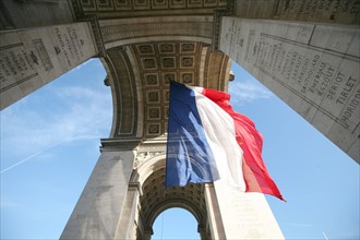 France, Paris 8e, arc de triomphe, place de l'etoile, patriotisme, drapeau bleu blanc rouge, commemoration du 11 novembre